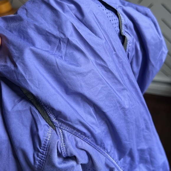 Lululemon Women’s Purple Windbreaker Jacket Full Zip Running Workout Size 2 - Picture 10 of 10